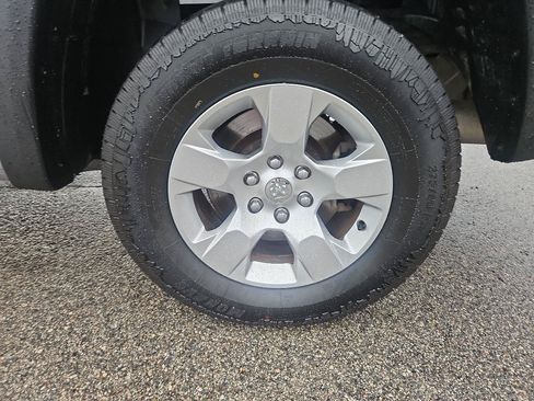 Used 2019 RAM 1500 Big Horn AWD/4WD image 30