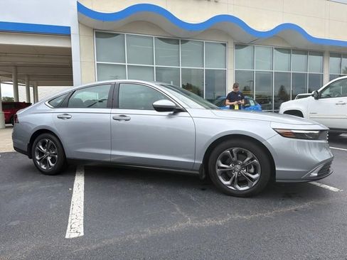 Used 2023 Honda Accord EX image 4