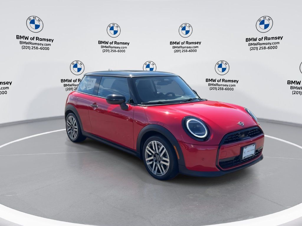 Used 2025 MINI Cooper 2-Door Hardtop FWD image 4