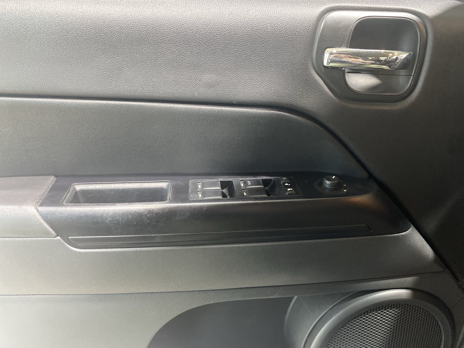 Used 2012 Jeep Patriot Latitude AWD/4WD image 22