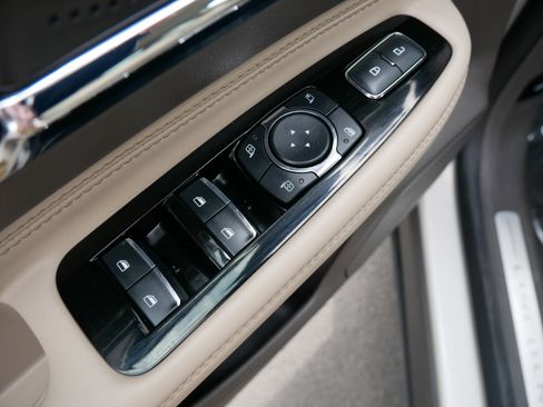 Used 2023 Lincoln Corsair FWD w/ Equipment Group 101A image 19