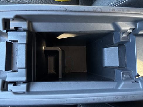 Used 2025 Nissan Rogue SV image 40