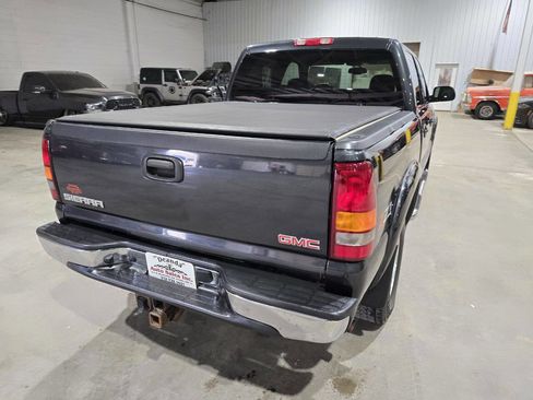Used 2005 GMC Sierra 1500 SLE w/ Off-Road Package image 12