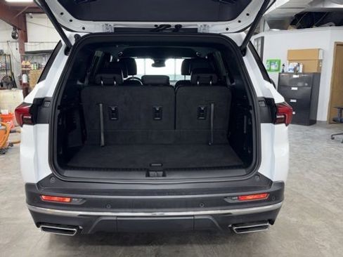 Used 2025 Buick Enclave Preferred image 9