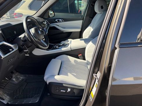 Used 2024 BMW X5 xDrive40i w/ M Sport Package AWD/4WD image 7