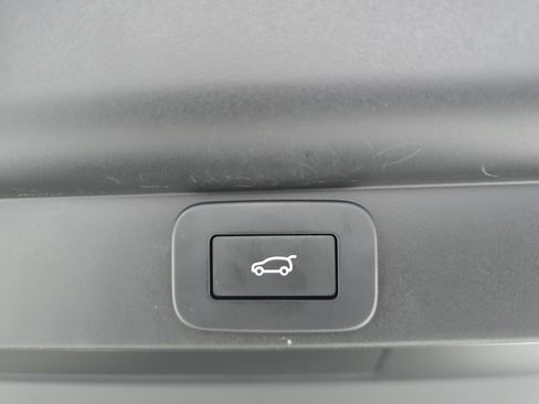 Used 2025 Land Rover Range Rover Long Wheelbase SE image 14