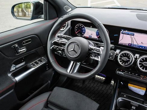 Used 2024 Mercedes-Benz GLA 250 4MATIC image 42