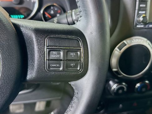 Used 2017 Jeep Wrangler Unlimited Sahara w/ Connectivity Group AWD/4WD image 19
