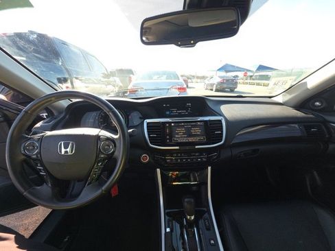 Used 2017 Honda Accord Touring image 25