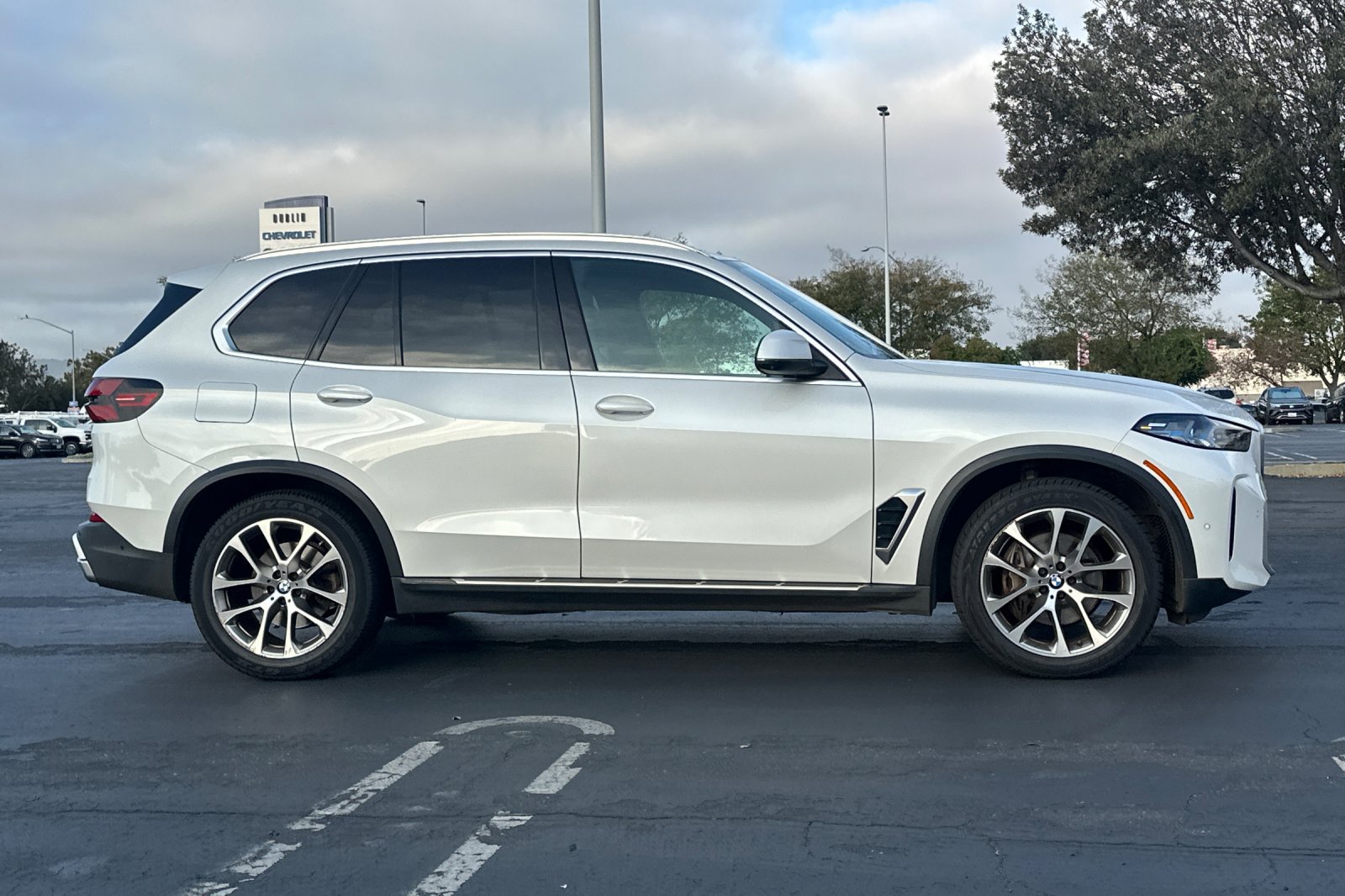 Used 2024 BMW X5 sDrive40i RWD image 3