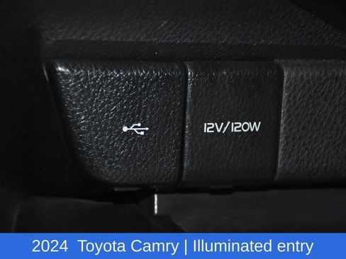 Used 2024 Toyota Camry SE image 21