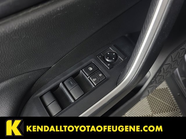 Used 2022 Toyota RAV4 LE AWD/4WD image 22