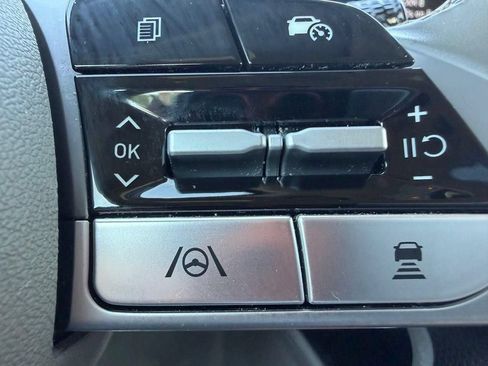Used 2025 Hyundai Elantra SEL FWD image 16