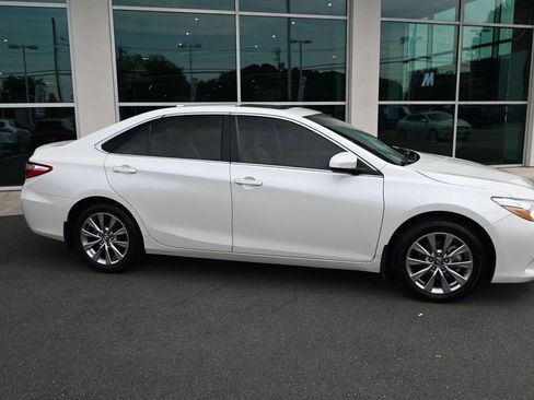 Used 2017 Toyota Camry XLE w/ Moonroof Package FWD image 7