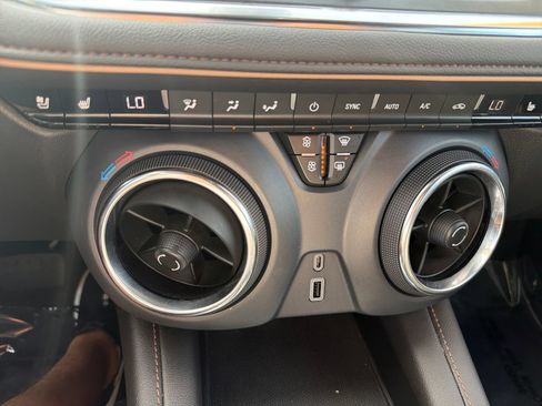 Used 2022 Chevrolet Blazer Premier w/ Enhanced Convenience Package AWD/4WD image 22