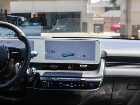 Certified 2023 Hyundai Ioniq 5 Limited AWD/4WD image 17