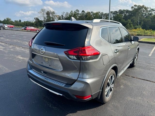 Used 2017 Nissan Rogue SL w/ SL Premium Package FWD image 3