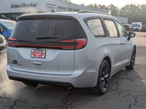 New 2026 Chrysler Pacifica Select image 7