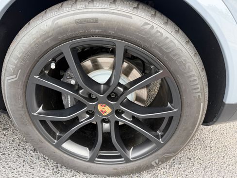 Certified 2025 Porsche Cayenne Coupe AWD/4WD image 10