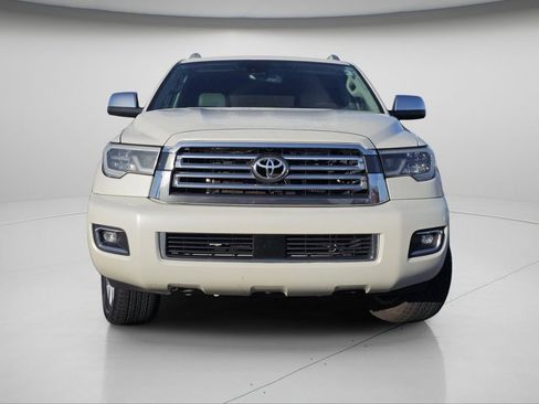 Used 2021 Toyota Sequoia Platinum image 3