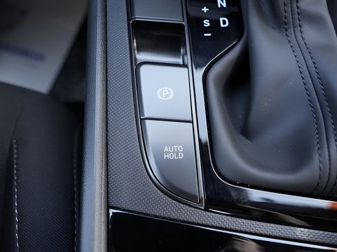 Certified 2025 Hyundai Elantra SEL FWD image 30
