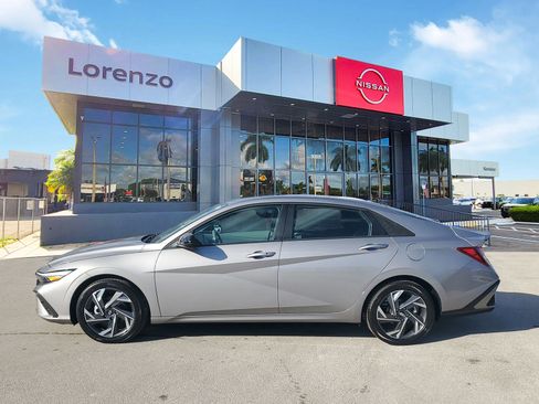 Used 2025 Hyundai Elantra Sport image 8