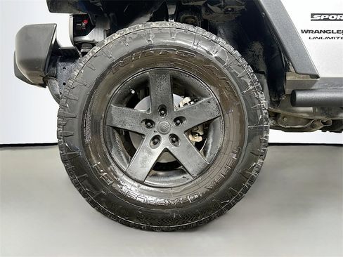 Used 2018 Jeep Wrangler Unlimited Sport w/ Connectivity Group image 33