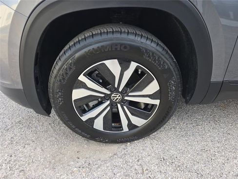 Used 2025 Volkswagen Atlas Cross Sport SE image 7