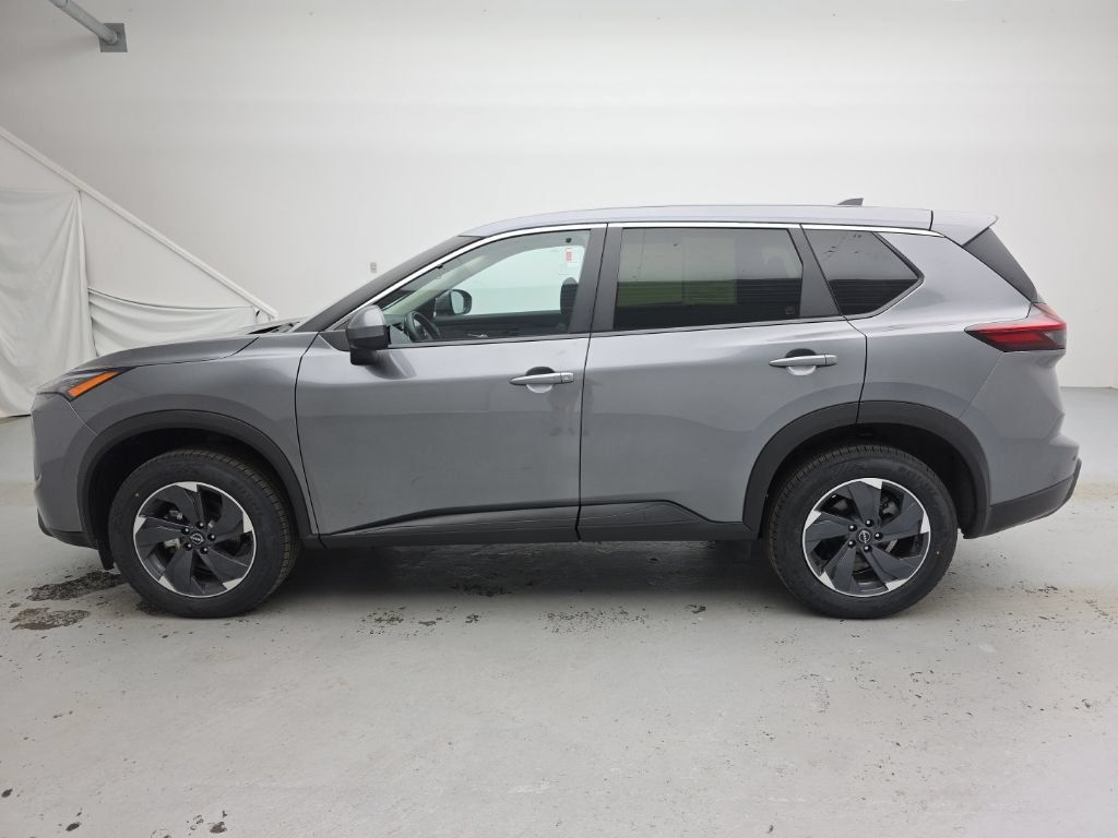 Used 2024 Nissan Rogue SV AWD/4WD image 7