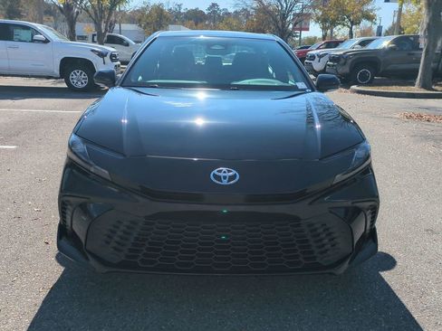 Used 2025 Toyota Camry SE image 9