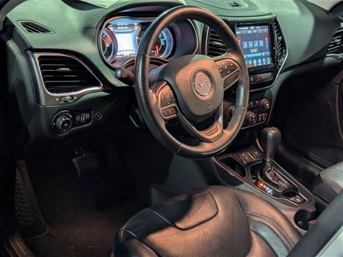 Used 2019 Jeep Cherokee Limited image 10