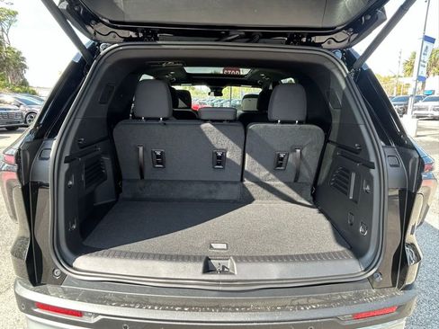 New 2026 Chevrolet Traverse LT w/ Sun and Wheel Package FWD image 11