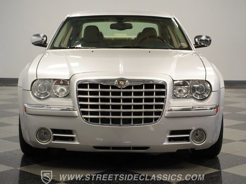 Used 2005 Chrysler 300 C w/ Navigation & Sound Group II image 17