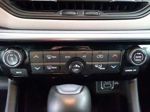 Used 2025 Jeep Compass Limited AWD/4WD image 37