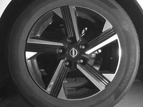 Used 2025 Nissan Sentra SV FWD image 14