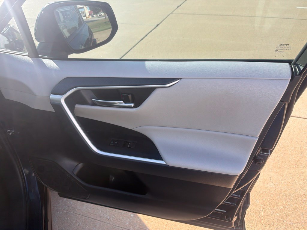 Used 2022 Toyota RAV4 XLE w/ Convenience Package FWD image 33
