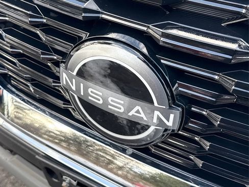 Used 2023 Nissan Rogue SV image 14