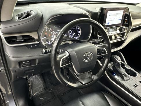 Used 2023 Toyota Highlander XLE FWD image 13