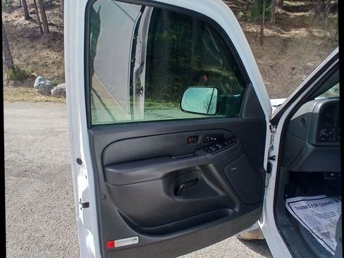 Used 2004 Chevrolet Silverado 2500 LT w/ Heavy-Duty Power Package image 7