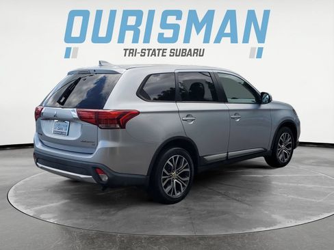 Used 2017 Mitsubishi Outlander SE AWD/4WD image 6
