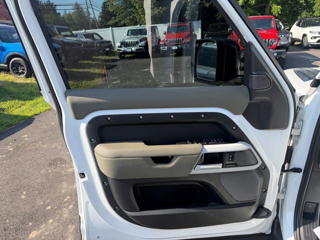 Used 2024 Land Rover Defender 110 S AWD/4WD image 9