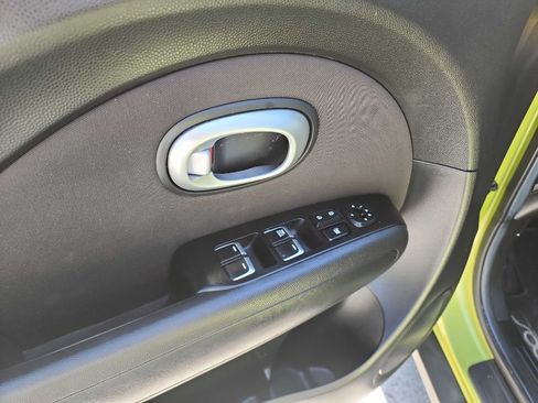 Used 2017 Kia Soul FWD image 11