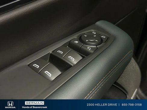 Used 2025 GMC Yukon AT4 AWD/4WD image 18