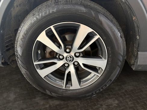 Used 2017 Toyota RAV4 XLE AWD/4WD image 33