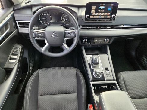Used 2022 Mitsubishi Outlander ES FWD image 12