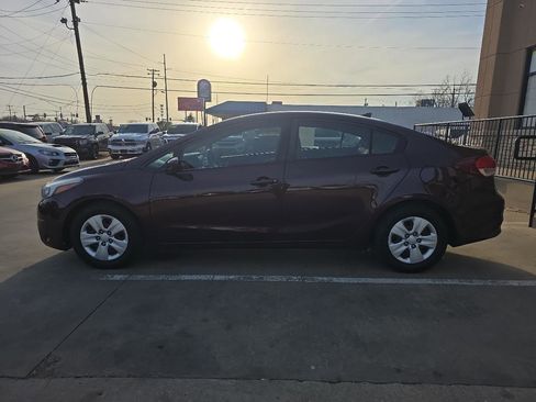 Used 2017 Kia Forte LX image 8