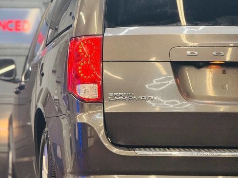 Used 2019 Dodge Grand Caravan SXT image 12