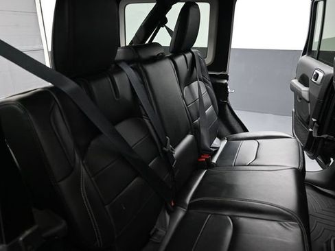 Used 2022 Jeep Wrangler Unlimited Sahara w/ Cold Weather Group AWD/4WD image 15