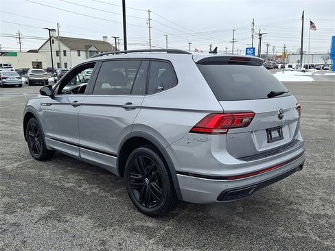 Used 2022 Volkswagen Tiguan SE R-Line image 8