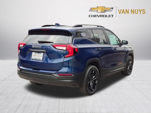 Used 2022 GMC Terrain SLE w/ Driver Convenience Package FWD image 5